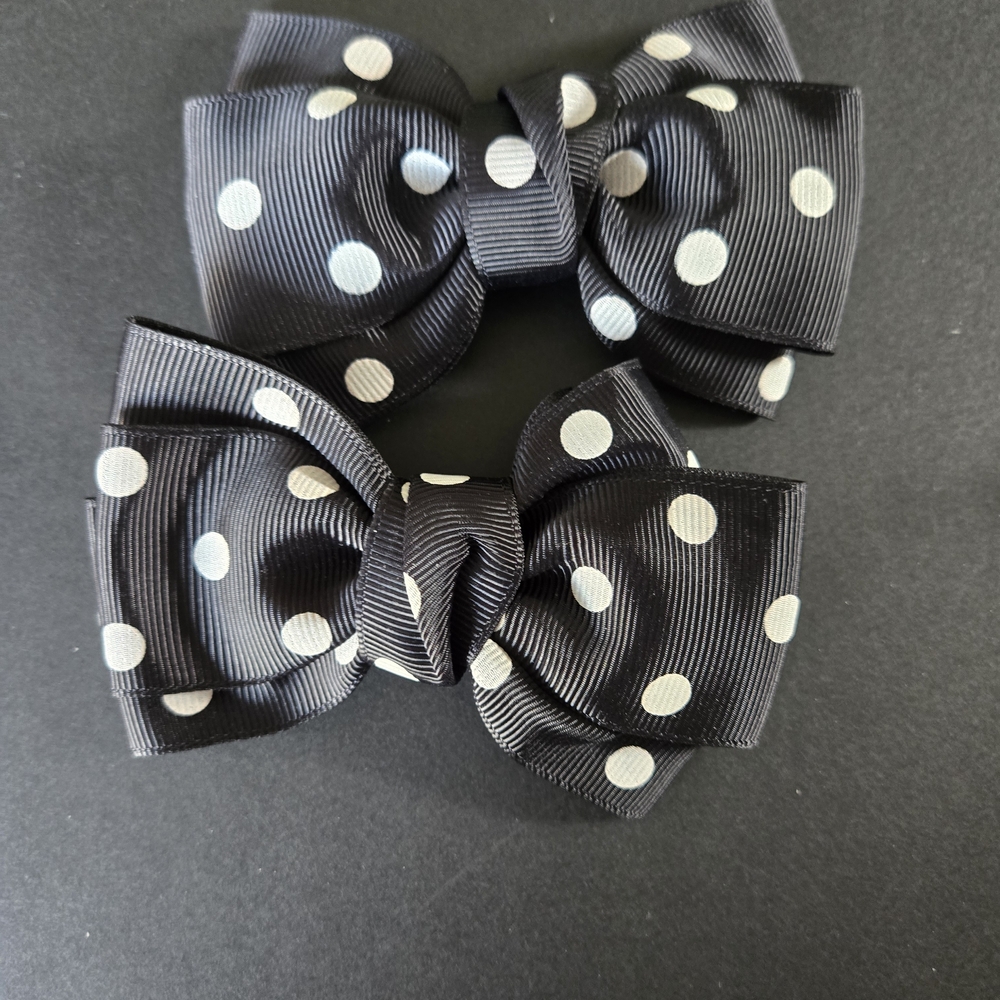 Stylish Black and White Clip On Bows For Shoes. - Picture 6 of 7